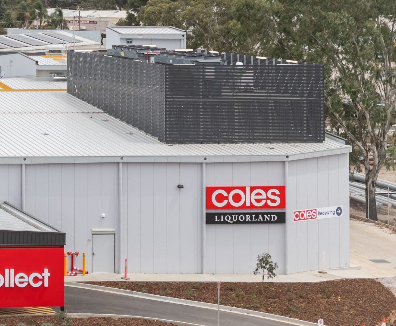 Plant platform with HVAC screen