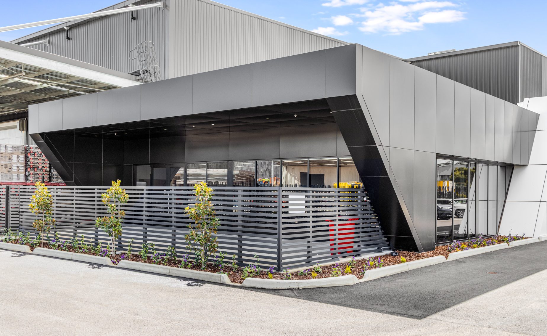 Slatted screen commercial building