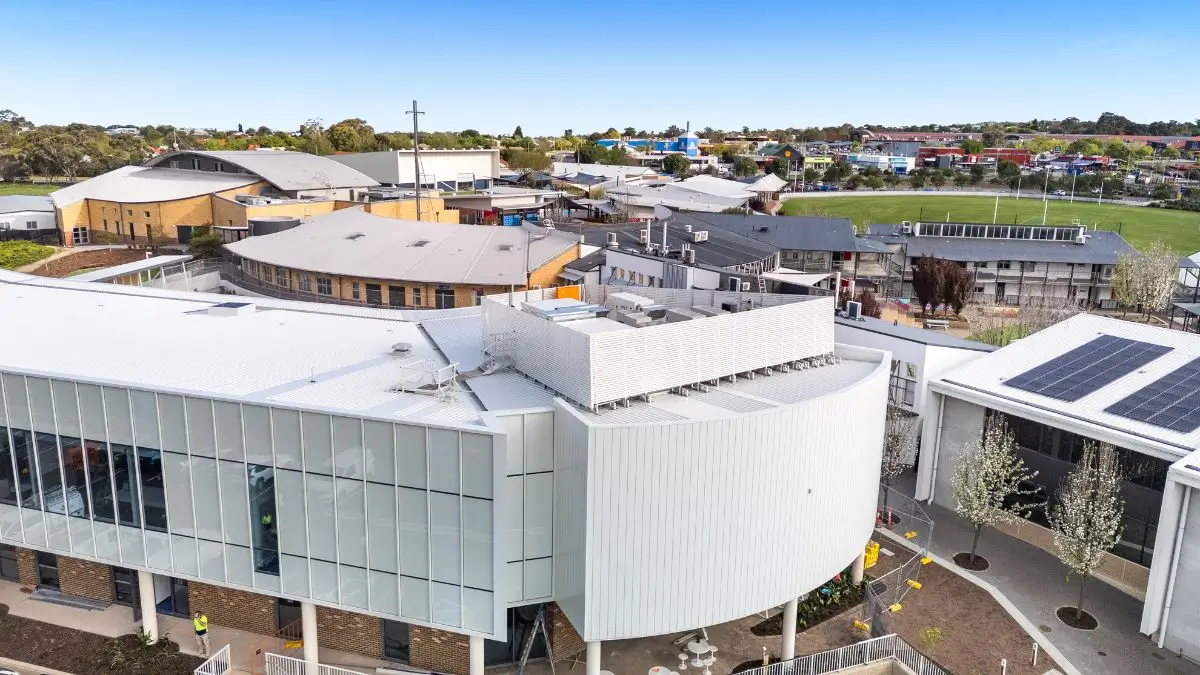 Hart, Plant platform, HVAC platform, plant deck, HVAC deck, HVAC screen, plant platform screen, slat screen, Roof safety system, safe access system, fall protection system, height safety system